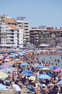22 Temmuz 2019 'da İspanya' nın Peniscola kentindeki kalabalık plajlar.