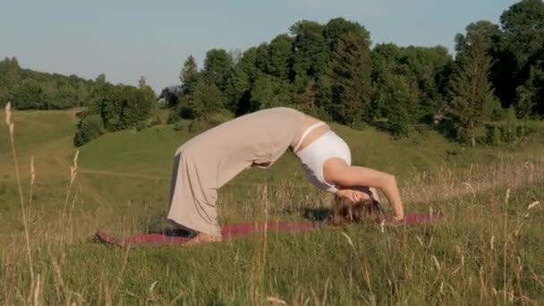 Young Woman Doing Bridge Exercise Yoga Practice Outdoors — Stock videók