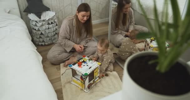 Young Mother Baby Child Playing Busy Cube Floor Bedroom Green — Stockvideo