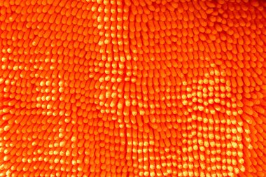 turuncu bir halıya yakın turuncu yünlü doku.