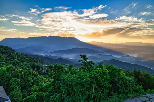 Dağların güzel manzarası