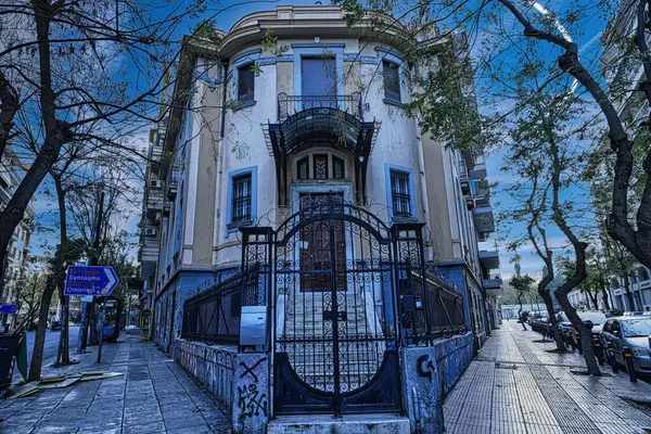 Atina caddesi eski bölge popüler bir turizm merkezidir.