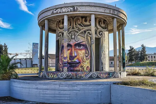 Ölü deniz kenti anıtı.