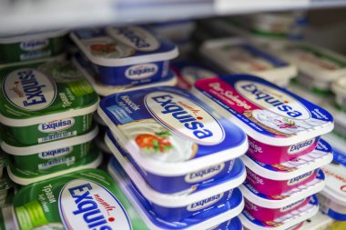 Kyiv Ukrayna 14 Şubat 2025 krem peynir Exquisa markası