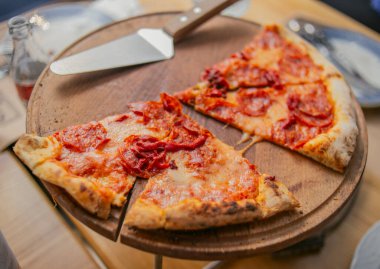 Lezzetli Pepperoni Pizza Lezzetli