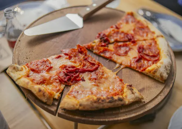 Lezzetli Pepperoni Pizza Lezzetli