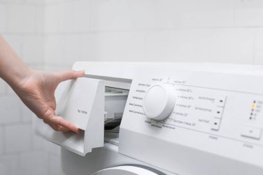 Çamaşır Makinesinin El Açma Çekmecesi Ev Aletleri Kapanışı
