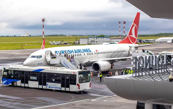 Türk Hava Yolları Havaalanında Uçağa Biniş