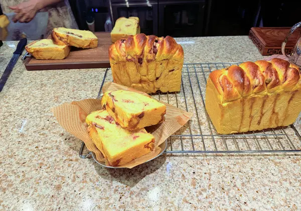 Tatlı fasulyeli Çin tostu. 