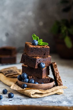 Böğürtlenli çikolatalı kek