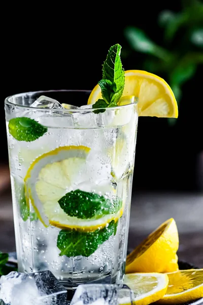 Yaz limonatası ve buz tazeliği tatili.