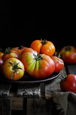 organik ev domatesleri. Bahçeden taze sebzeler.