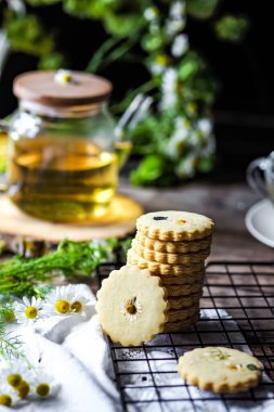 Eace ve konfor. Ev yapımı. Bahar havası. Papatyalı kurabiyeler.
