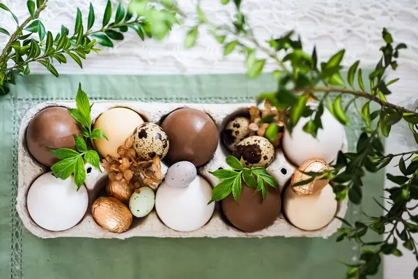 Шоколадные Яйца Пасху Весна Доме Пасхальный Праздник Пасхальные Яйца Украшения — стоковое фото