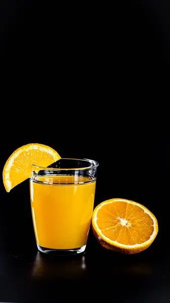 Sağlık için doğal vitaminler. taze portakal suyu