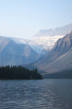 Bow Gölü 'nden Crowfoot Buzulu