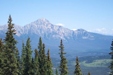Whistlers Zirvesi 'nden Piramit Dağı