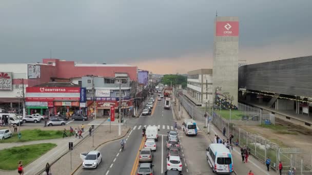 スザノ サンパウロ ブラジル 2024 スザノのショッピングセンター 首都駅のフットブリッジ — ストック動画