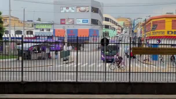 Ferraz Vasconcelos サンパウロ ブラジル 2024 駅の隣のバスターミナル — ストック動画