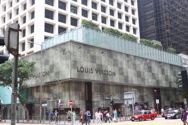 Merkez, Hong Kong - 30 Ocak 2016: Hong Kong 'daki LVMH Grup Dükkanı altında yüksek moda Louis Vutton