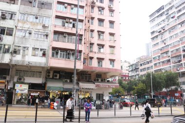 Sham Shui Po, Hong Kong - 30 Ocak 2016: Eski apartman binaları veya Çince 'de 