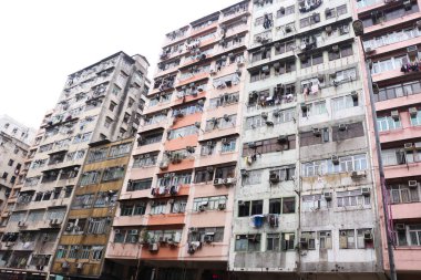 Sham Shui Po, Hong Kong - 30 Ocak 2016: Eski apartman binaları veya Çince 'de 