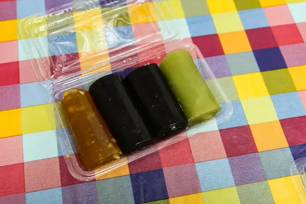 stock image close up of Chinese sesame, water chestnut sugar and Pandan flavour pudding roll in a transparent plastic box