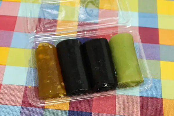 stock image close up of Chinese sesame, water chestnut sugar and Pandan flavour pudding roll in a transparent plastic box