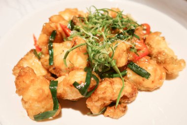 Çin usulü kızartma, kızarmış balık, balık, soğanlı balık.