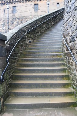 Old Town, Edinburgh, İskoçya, Birleşik Krallık - 27 Ocak 2016: Edinburgh Kalesi 'nin dışındaki merdivenler