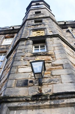 Edinburgh, İskoçya, Birleşik Krallık - 27 Ocak 2016: Edinburgh Şatosu 'nda 1924' te bir tepenin üzerine inşa edilen İskoçya Ulusal Savaşı Anıtı. Dış kale girişi..