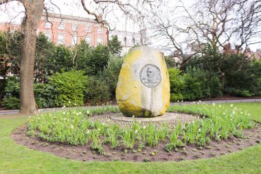 St Stephen 's Green, Dublin, İrlanda, Avrupa - 13 Mar 2016: Dublin O Donovan Rossa Anıtı, Dublin' deki bir şehir merkezi halk parkında gündüz çekilmiş