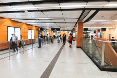Kai Tak, Kowloon, Hong Kong - 20 Ekim 2024: Kai Tak MTR salonu