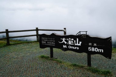 Omuro Dağı, Ito, Shizuika, Japonya- 29 Ekim 2024: 580 metre yüksekliğindeki dağ volkanı ve Japonca 