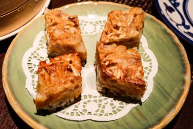 Kanton Dim Sum, kızarmış Taro Pastası ve Kurutulmuş Karides ve Pastırma.