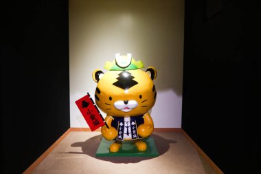 Kokura Kalesi, Kokurakita Koğuşu, Kitakyushu, Fukuoka, Japonya - 3 Kasım 2024: Traccha adlı kaplan maskotu heykeli