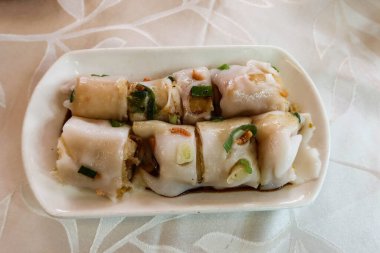 Zhaliang ya da Jaleung 'a yakın, Çin Dim Sum' u, kıymalı karides ezmesiyle doldurulmuş kızarmış ekmek hamuru.