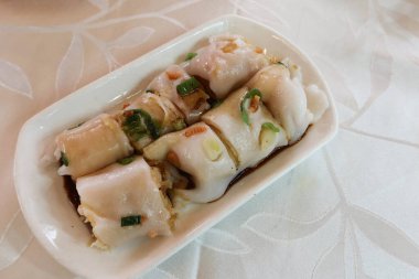 Zhaliang ya da Jaleung 'a yakın, Çin Dim Sum' u, kıymalı karides ezmesiyle doldurulmuş kızarmış ekmek hamuru.