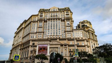 Grand Lisboa Palace Resort Macau, R. do Tiro, Macao, 17 Mayıs 2025: Gündüz vakti Hotel Resort Casino 'nun dışı