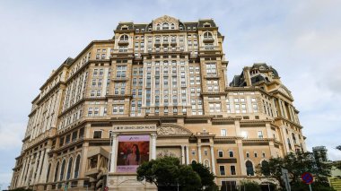 Grand Lisboa Palace Resort Macau, R. do Tiro, Macao, 17 Mayıs 2025: Gündüz vakti Hotel Resort Casino 'nun dışı