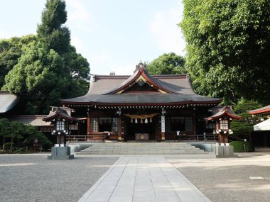 Izumi Tapınağı, Chuo Ward, Kumamoto, Japonya - 21 Sep 2018: İkinci Dünya Savaşı 'ndan sonra Suizenji Jojuen Bahçesi' nde yeniden inşa edilen tapınağın dışı