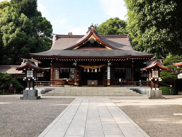 Izumi Tapınağı, Chuo Ward, Kumamoto, Japonya - 21 Sep 2018: İkinci Dünya Savaşı 'ndan sonra Suizenji Jojuen Bahçesi' nde yeniden inşa edilen tapınağın dışı