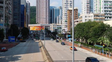 Sha Tsui Yolu, Tsuen Wan, Hong Kong - 26 Haziran 2025: Açık hava güneşli bir gün.