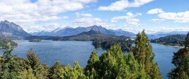 Güzel yatay göl manzarası