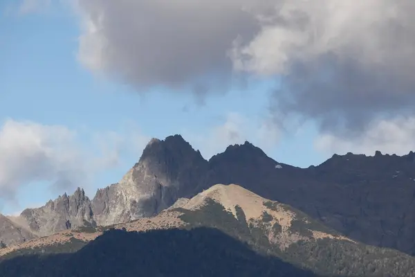 Dağ manzarası, ormanlar ve Circuito Chico bitkileri, Arjantin