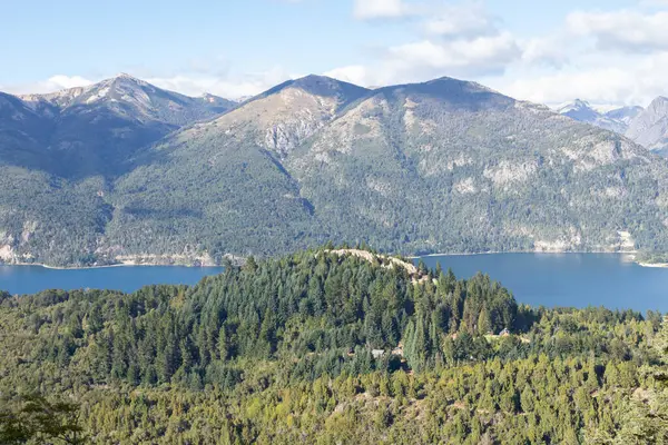 Dağ manzarası, ormanlar ve Circuito Chico bitkileri, Arjantin