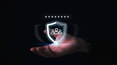 Siber saldırıyı temsil eden doğru dijital işlemi koruyan bir takım elbiseyle bir şirketin elini kapat küresel güvenlik internet gizlilik kavramı.