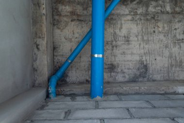 Tesisat kurulum süreci inşaat sahasında görsel belgeler endüstriyel çevre yakın görünüm altyapı geliştirme