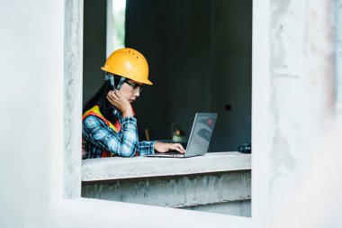 İnşaat işçisi proje analizi, inşaat alanı dijital çalışma alanı içerisi odaklı bakış açısı profesyonelliği