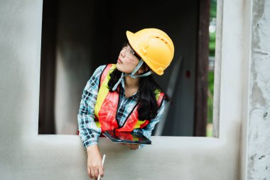 İnşaat alanı güvenliği uygulamaları kentsel alan profesyonel fotoğrafçılık çalışma ortamı çalışanı perspektifi güçlendirme